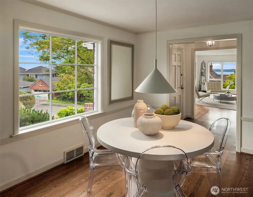 4206 W Glenmont Lane Seattle WA 98199