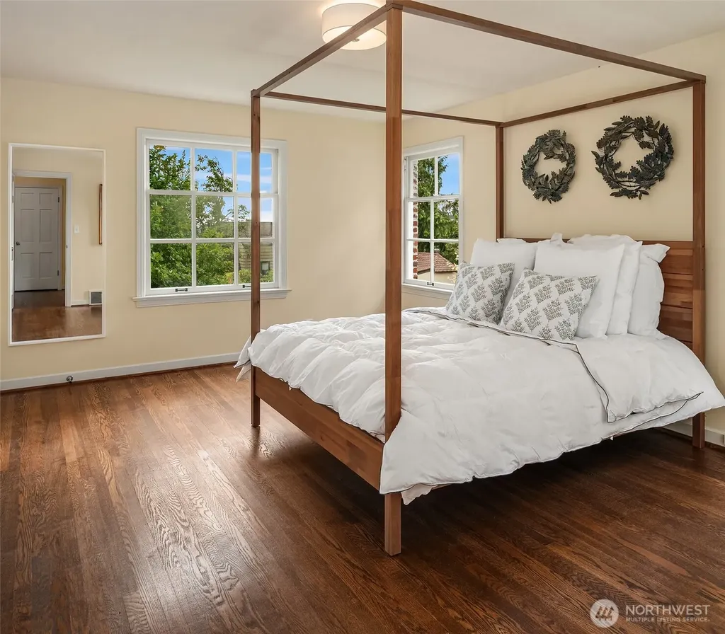 4206 W Glenmont Lane Seattle WA 98199