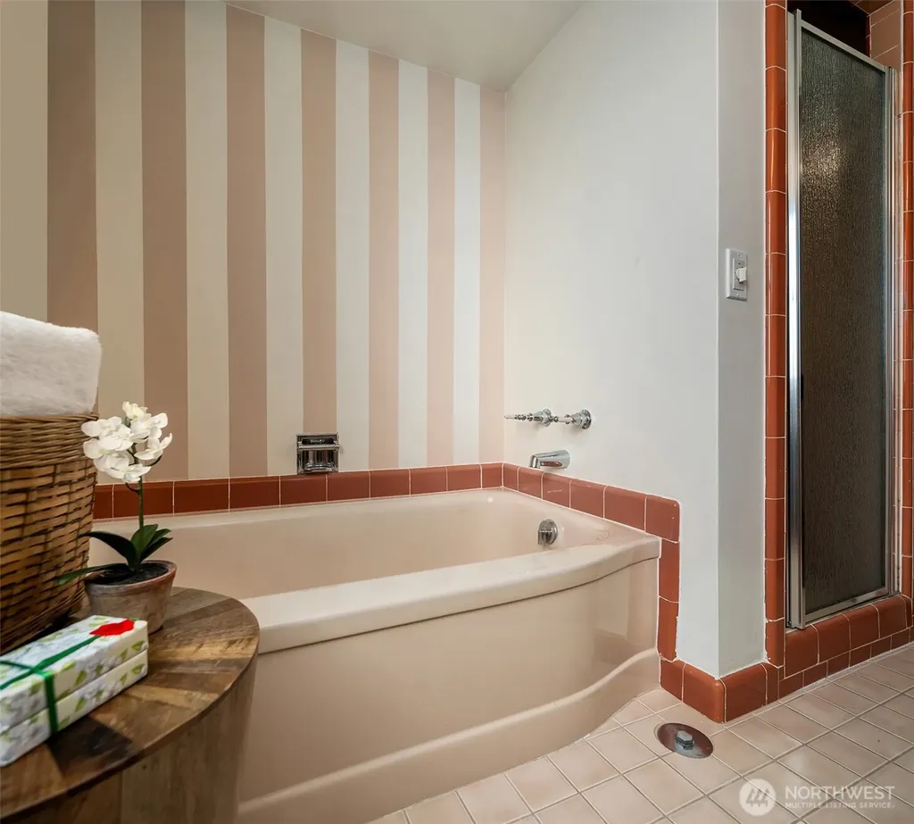 4206 W Glenmont Lane Seattle WA 98199