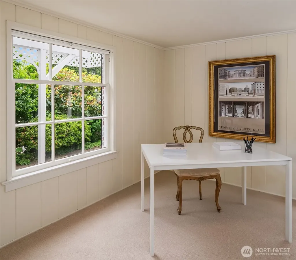 4206 W Glenmont Lane Seattle WA 98199