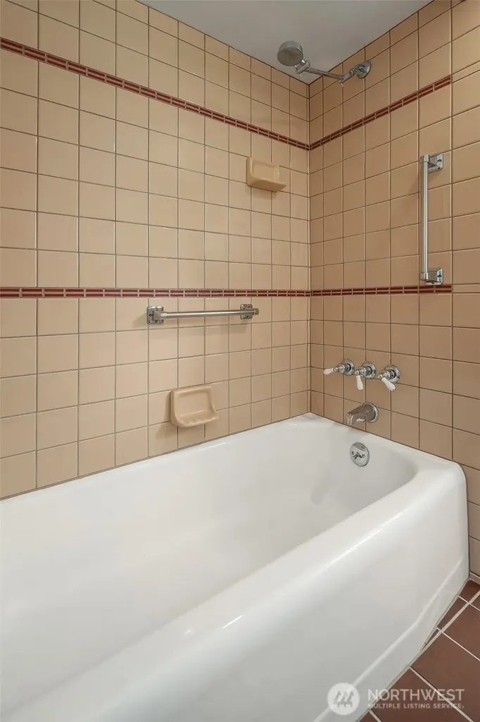 4206 W Glenmont Lane Seattle WA 98199