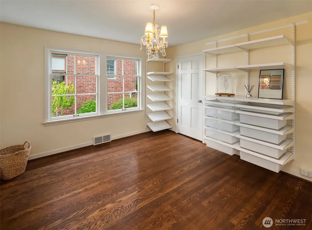4206 W Glenmont Lane Seattle WA 98199