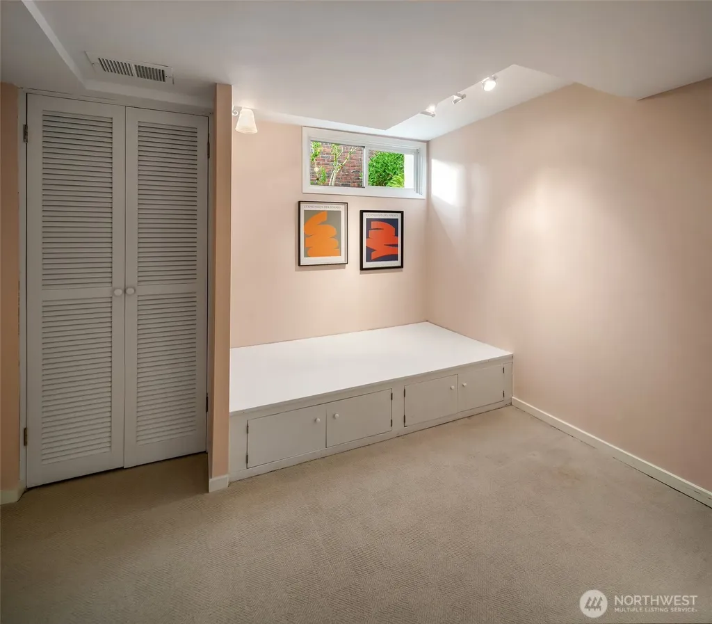 4206 W Glenmont Lane Seattle WA 98199