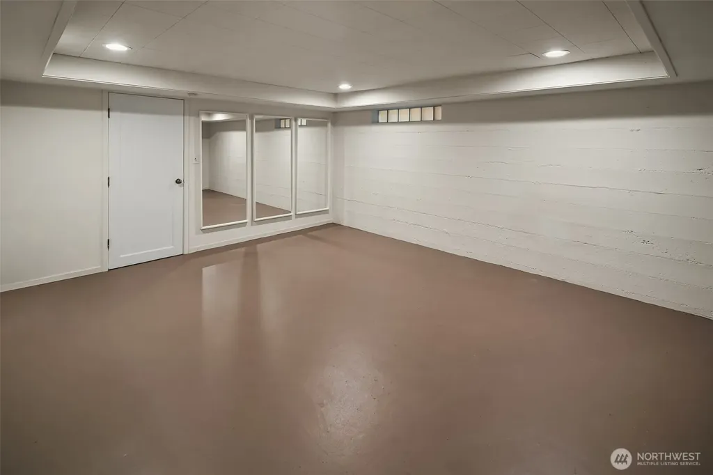 4206 W Glenmont Lane Seattle WA 98199