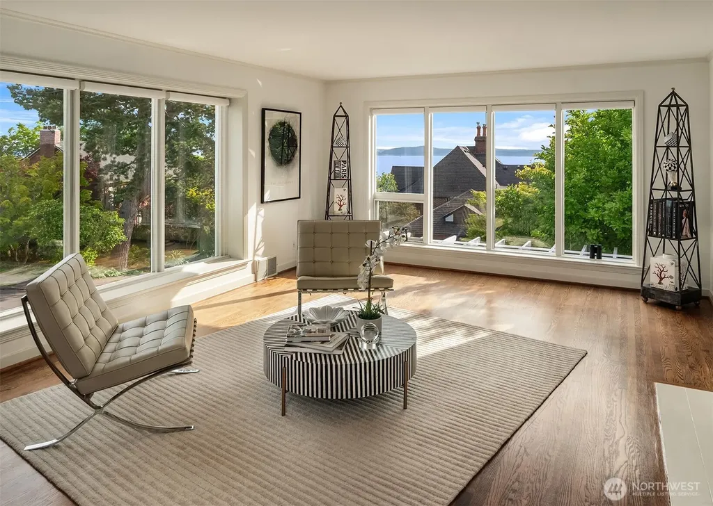 4206 W Glenmont Lane Seattle WA 98199