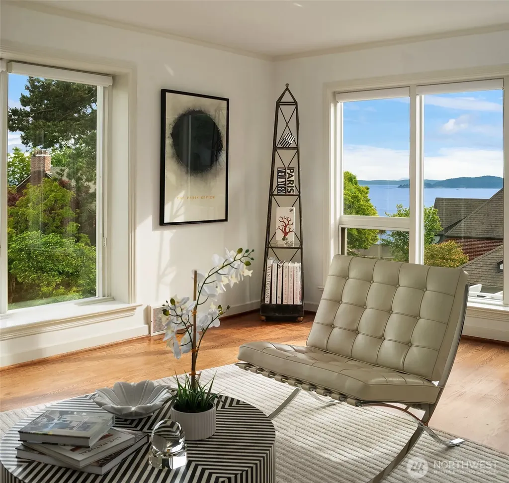 4206 W Glenmont Lane Seattle WA 98199