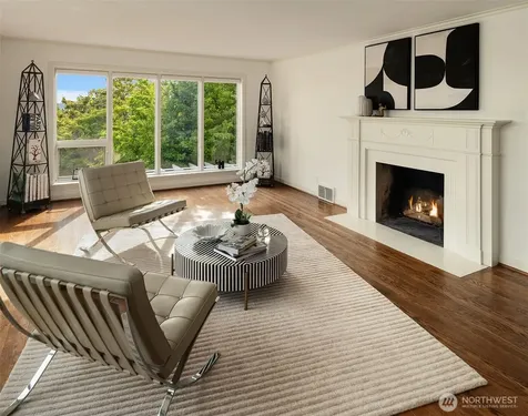 4206 W Glenmont Lane Seattle WA 98199
