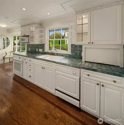 4206 W Glenmont Lane Seattle WA 98199