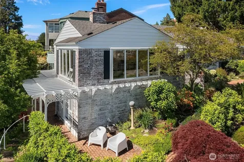 4206 W Glenmont Lane Seattle WA 98199