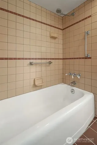 4206 W Glenmont Lane Seattle WA 98199