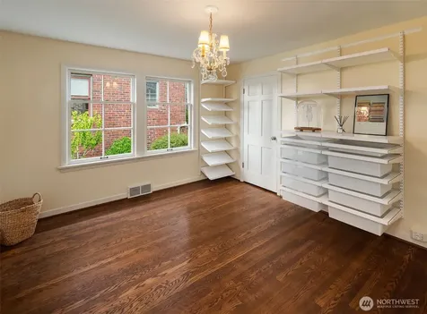 4206 W Glenmont Lane Seattle WA 98199