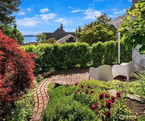 4206 W Glenmont Lane Seattle WA 98199