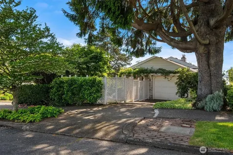 4206 W Glenmont Lane Seattle WA 98199