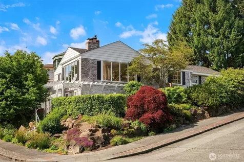 4206 W Glenmont Lane Seattle WA 98199