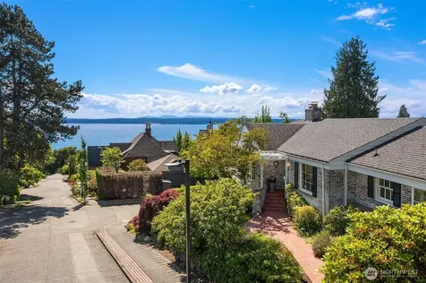 4206 W Glenmont Lane Seattle WA 98199
