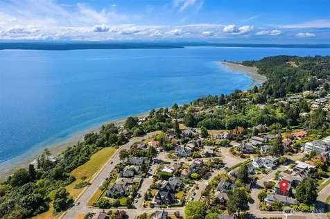 4206 W Glenmont Lane Seattle WA 98199