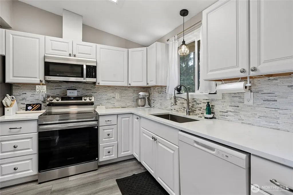16916 20th Avenue E Spanaway WA 98387