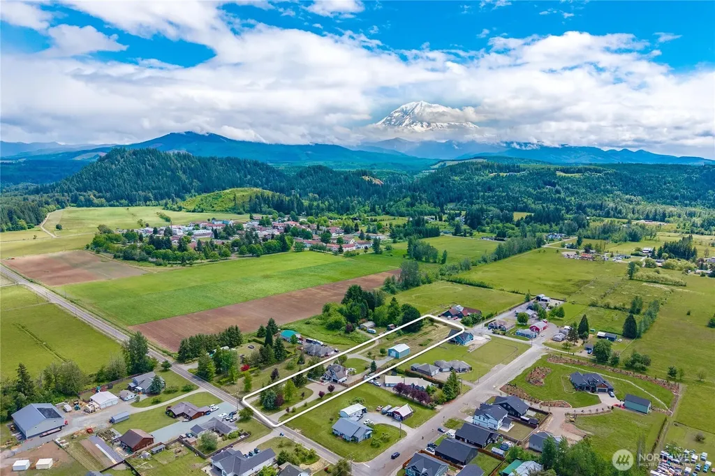 1827 Collins Road Enumclaw WA 98321
