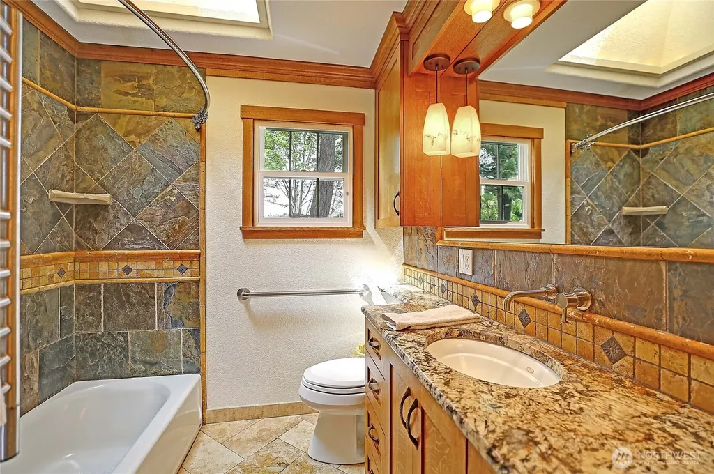 386 Shore Drive Camano Island WA 98282