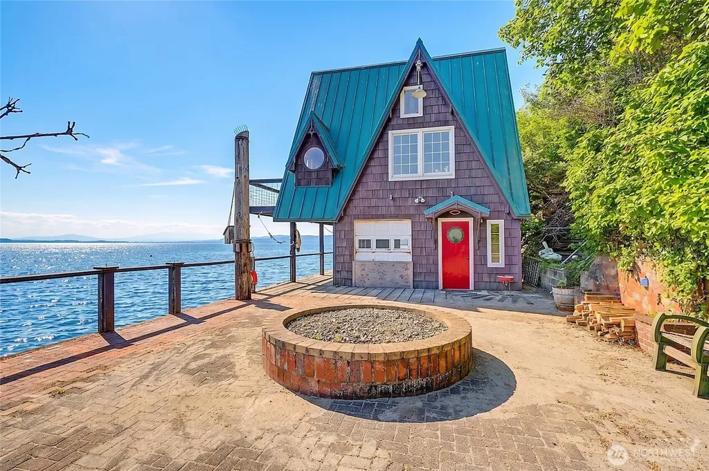 386 Shore Drive Camano Island WA 98282