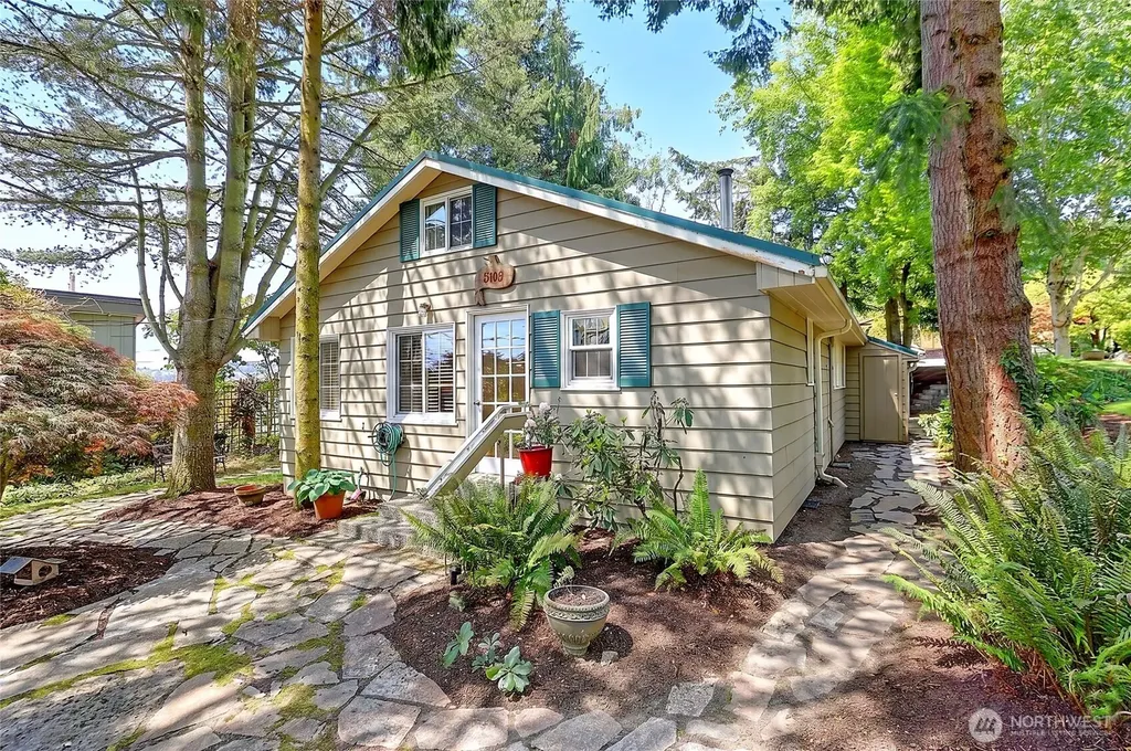386 Shore Drive Camano Island WA 98282