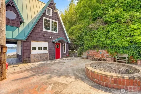 386 Shore Drive Camano Island WA 98282