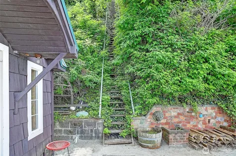 386 Shore Drive Camano Island WA 98282