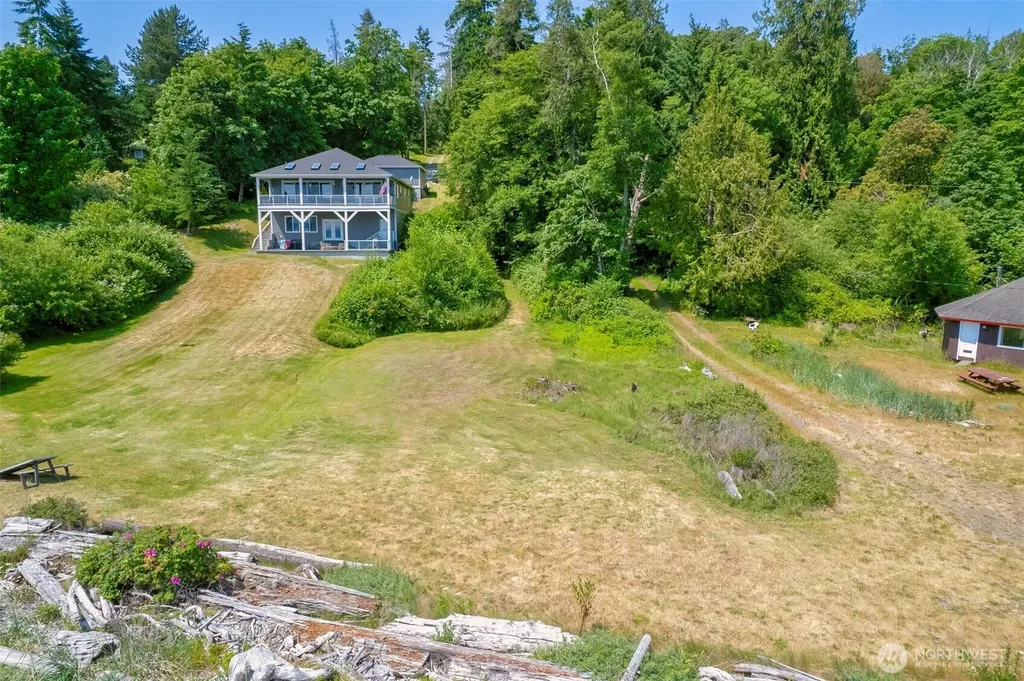 20818 President Point Road NE Kingston WA 98346
