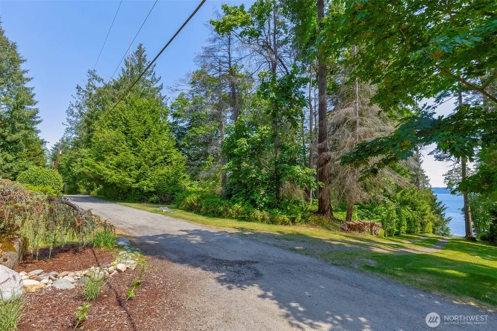 20818 President Point Road NE Kingston WA 98346