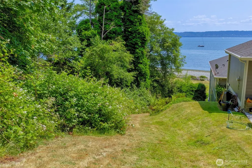 20818 President Point Road NE Kingston WA 98346