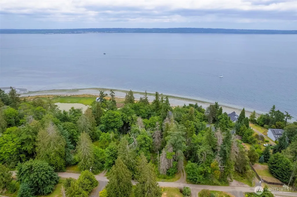 20818 President Point Road NE Kingston WA 98346