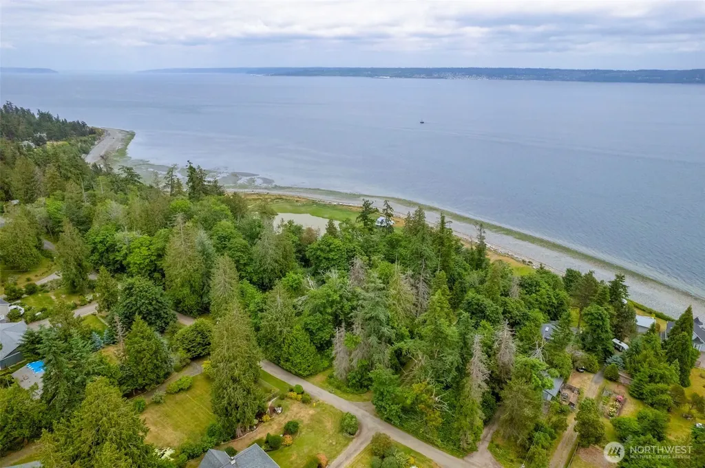 20818 President Point Road NE Kingston WA 98346