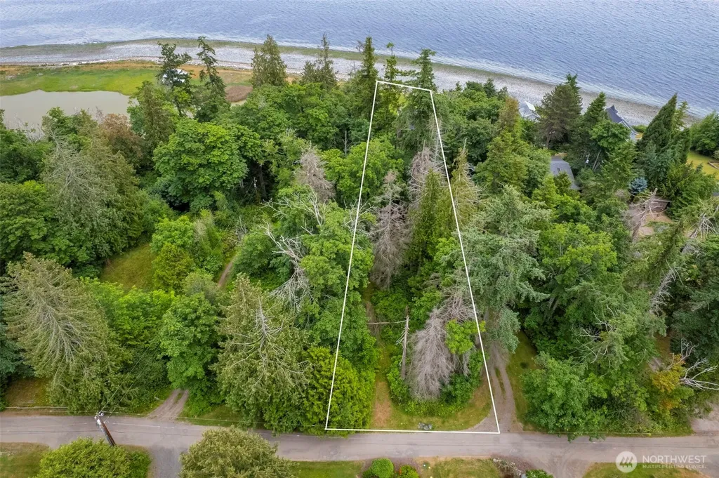 20818 President Point Road NE Kingston WA 98346