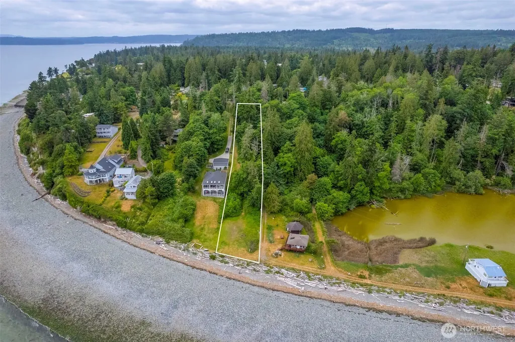 20818 President Point Road NE Kingston WA 98346