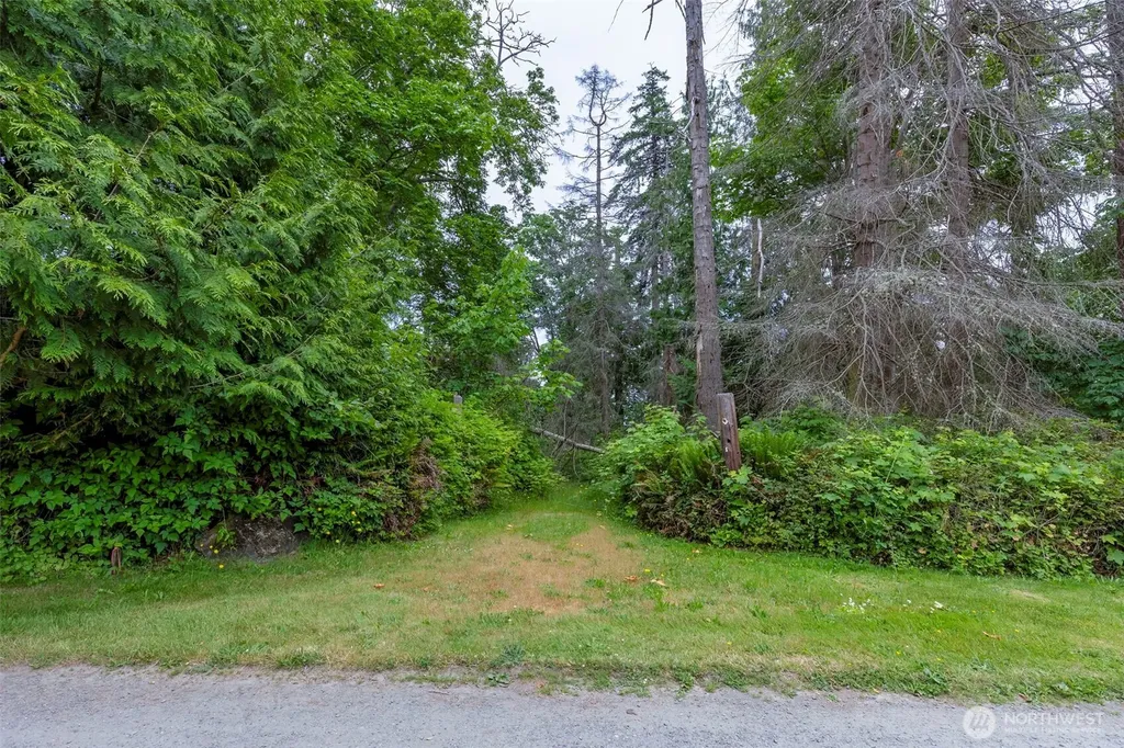 20818 President Point Road NE Kingston WA 98346