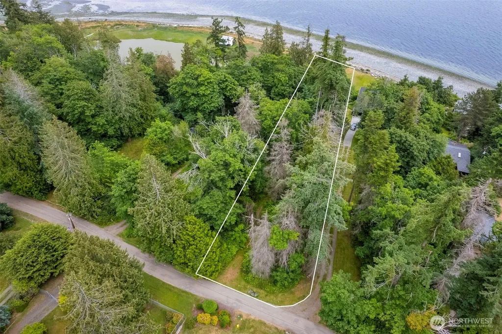 20818 President Point Road NE Kingston WA 98346