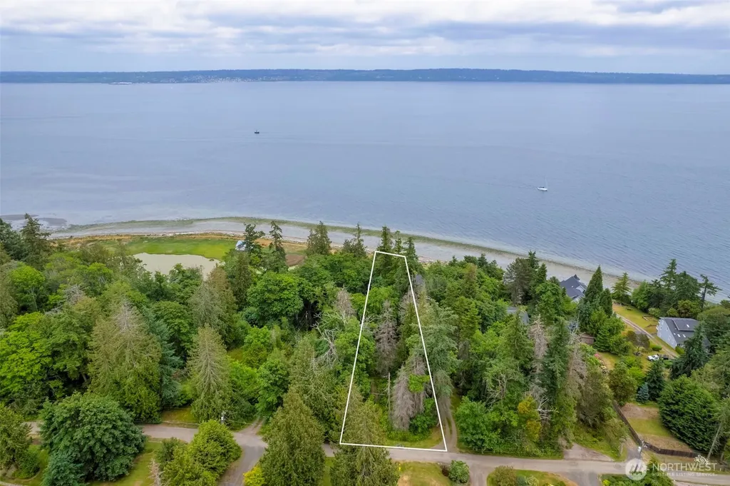 20818 President Point Road NE Kingston WA 98346