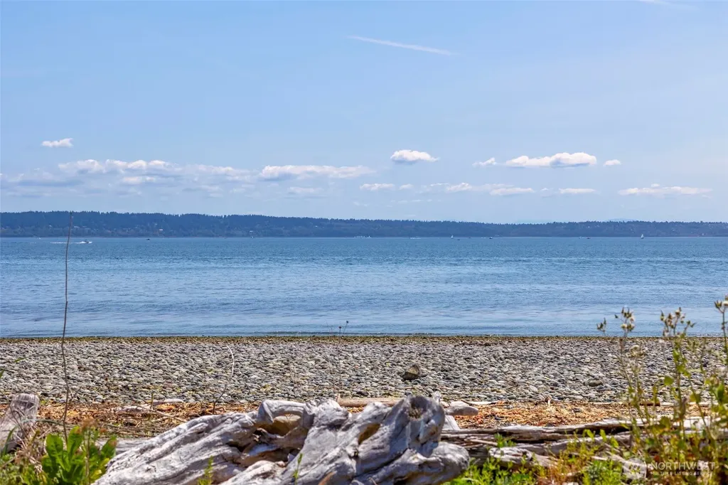 20818 President Point Road NE Kingston WA 98346