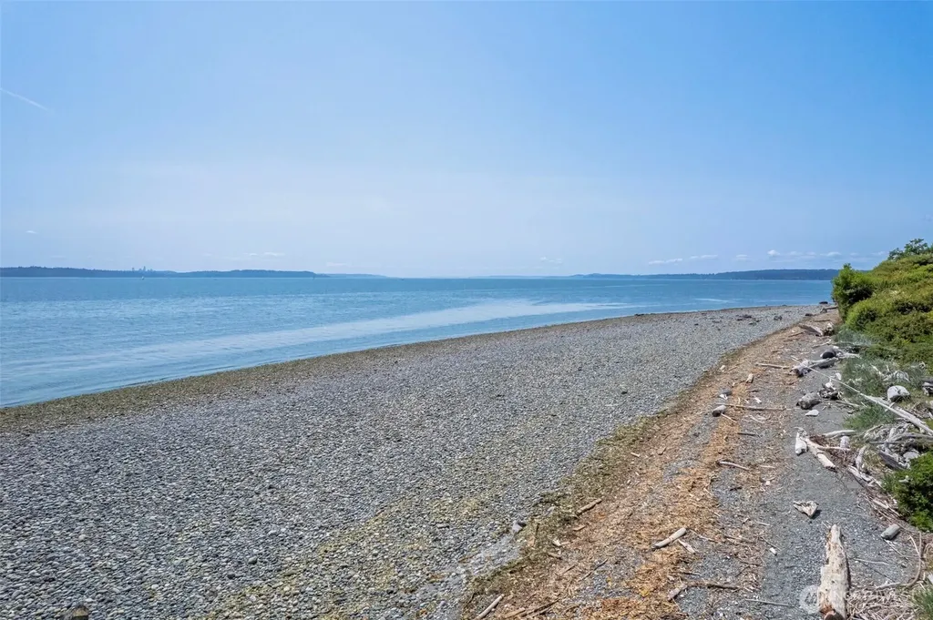 20818 President Point Road NE Kingston WA 98346