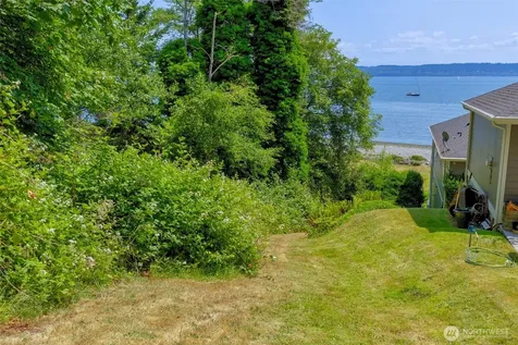 20818 President Point Road NE Kingston WA 98346