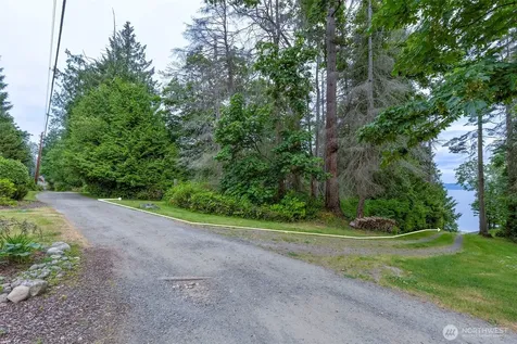 20818 President Point Road NE Kingston WA 98346