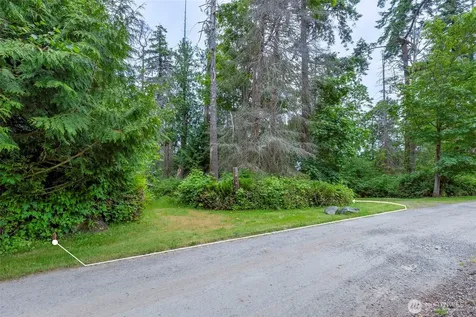 20818 President Point Road NE Kingston WA 98346
