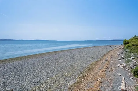 20818 President Point Road NE Kingston WA 98346