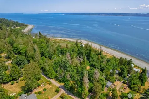 20818 President Point Road NE Kingston WA 98346