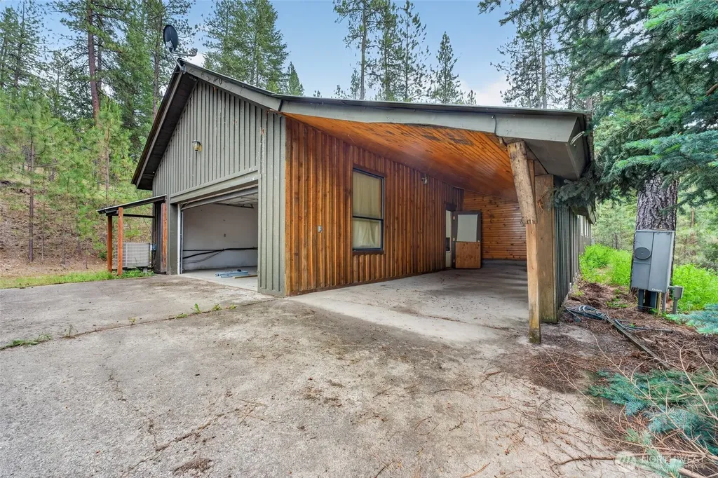 3266 Shady Court Valley WA 99181