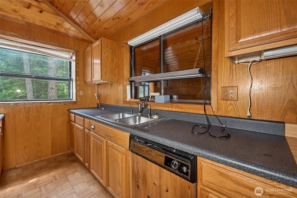 3266 Shady Court Valley WA 99181