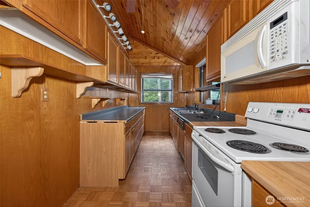 3266 Shady Court Valley WA 99181