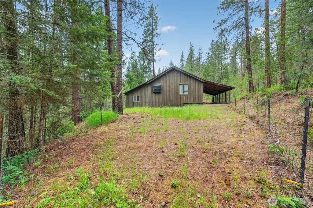3266 Shady Court Valley WA 99181