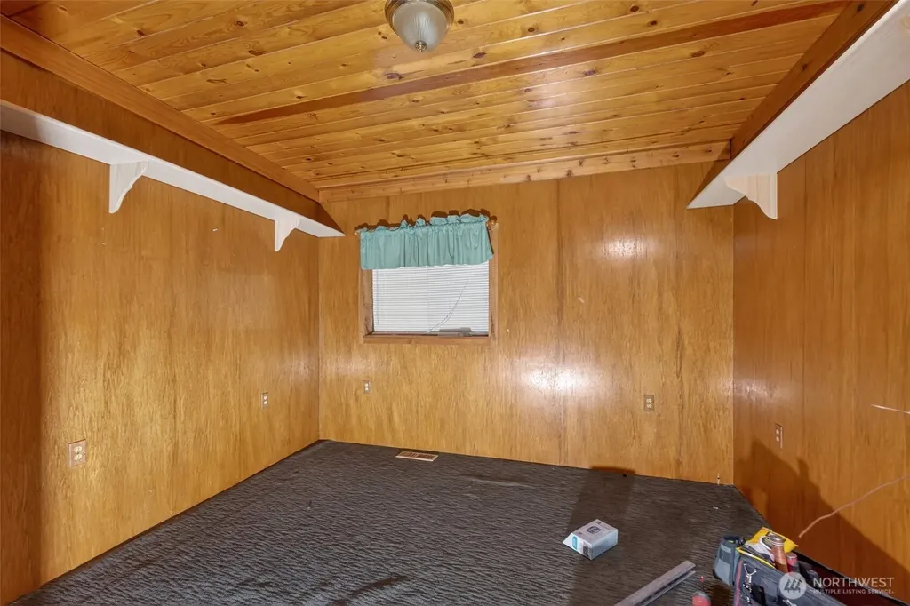 3266 Shady Court Valley WA 99181