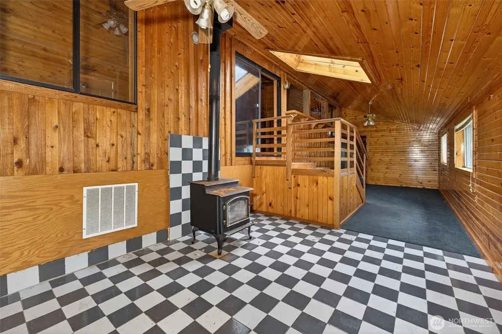 3266 Shady Court Valley WA 99181